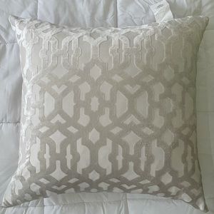 Throw pillow - 24” x 24”